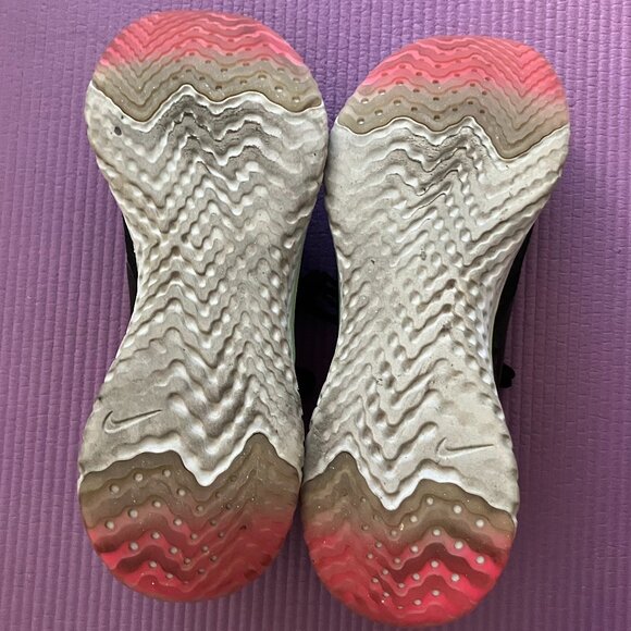 Rarely Used Nike Epic React Flyknit 2 Running Sneaker Shoes - Picture 6 of 6